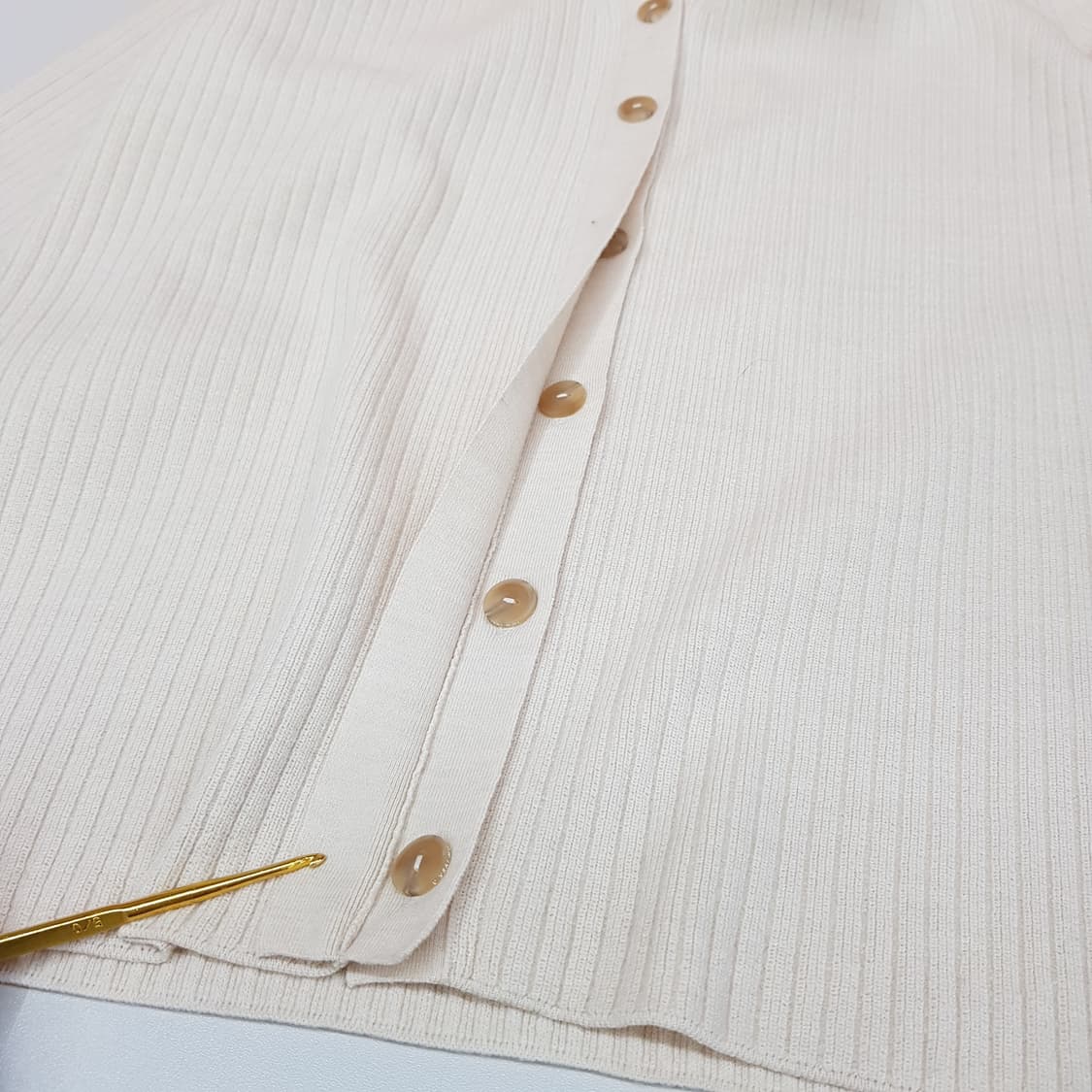 한섬 SJSJ 리브드 카라 니트 가디건 F사이즈 상품이미지6