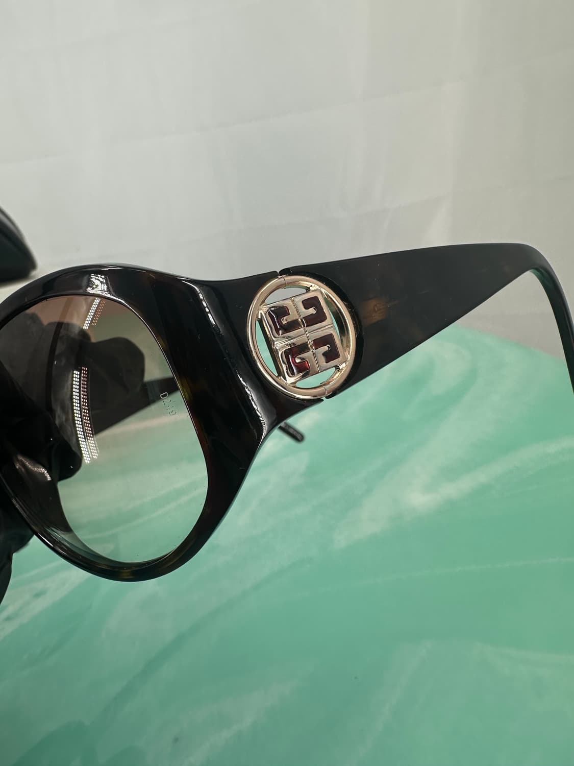 [새상품 무료배송] 정품 지방시 Made in Italy 선글라스 상품이미지2