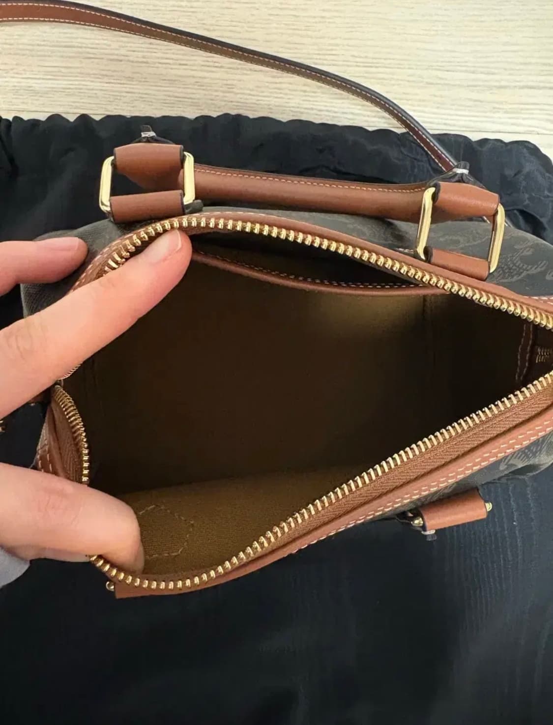 셀린느 스몰 보스턴 트리옹프 캔버스 카프스킨 상품이미지5