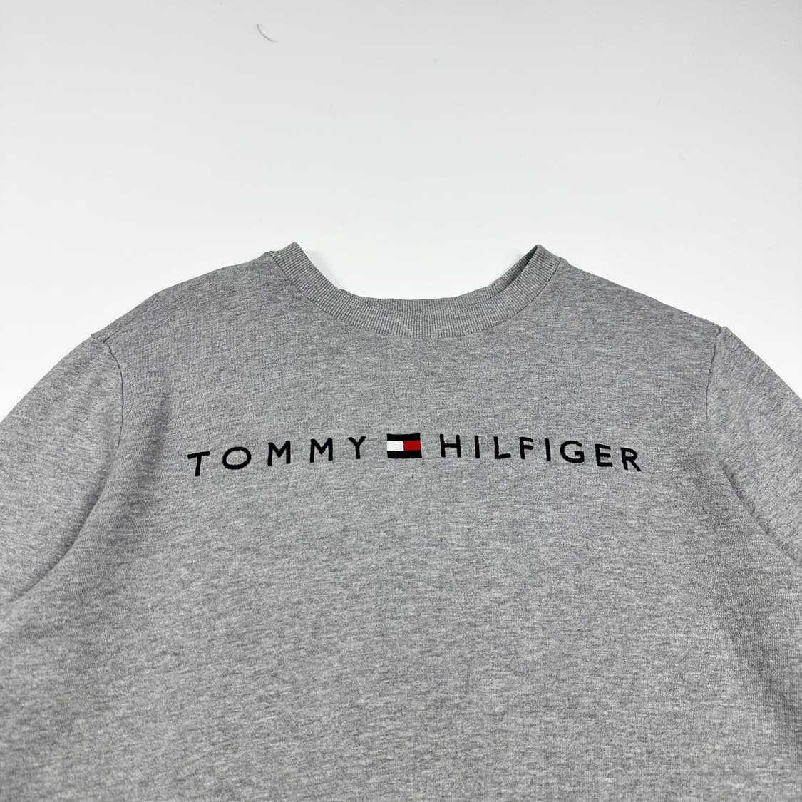 타미힐피거 플래그 레터링 그레이 맨투맨 (S) 상품이미지1