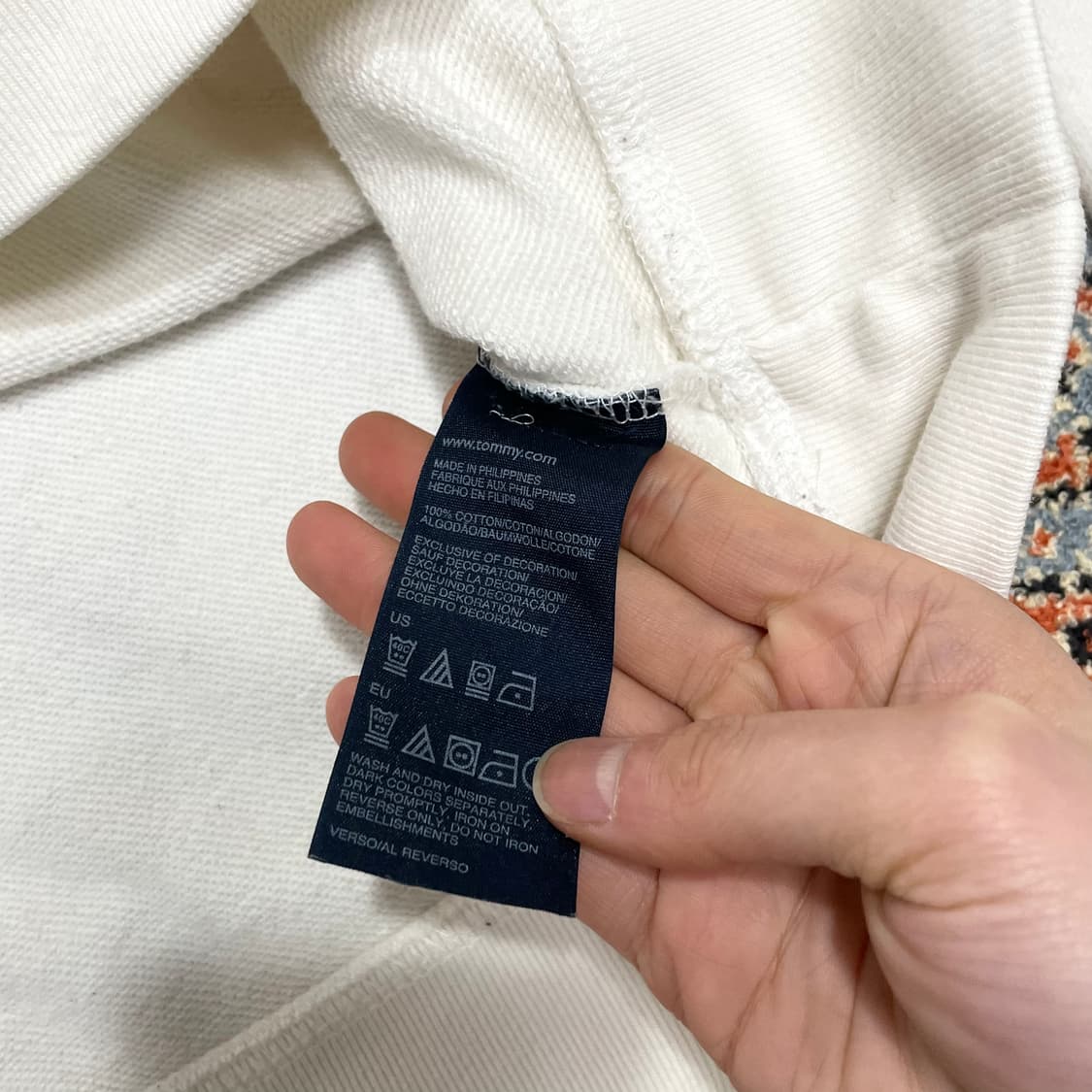 타미힐피거 스펠로고 화이트 맨투맨 남성S 상품이미지5