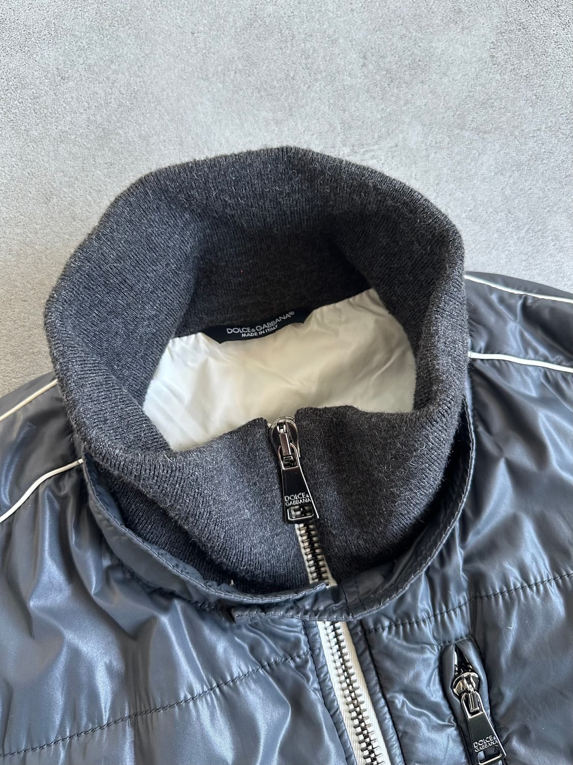 돌체앤가바나 2000s 애쉬 블루 하이넥 봄버 자켓 상품이미지5