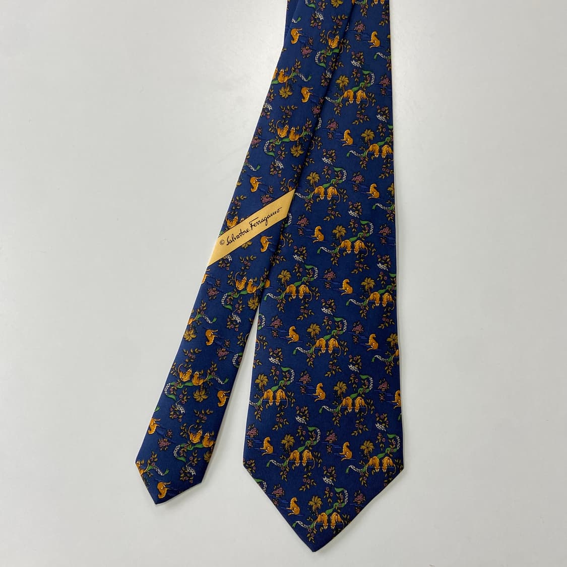 페레가모(Ferragamo) 명품 정품 넥타이 상품이미지1