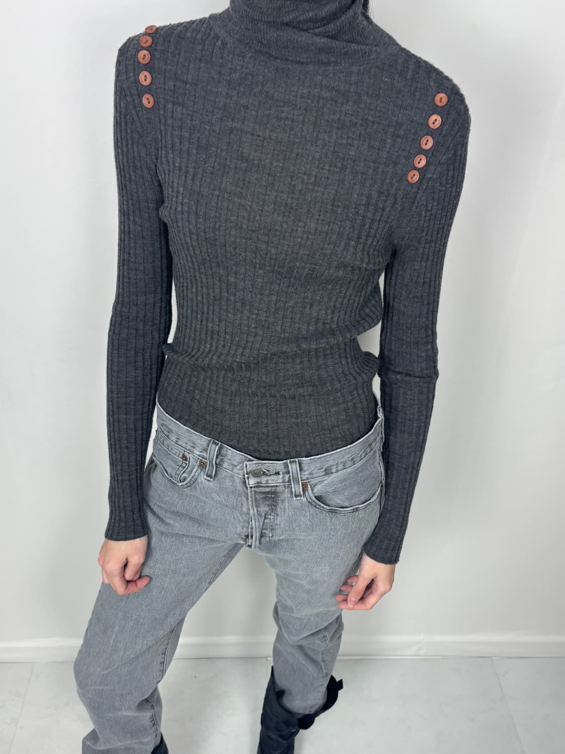 SHOULDER BUTTON TURTLENECK 상품이미지1