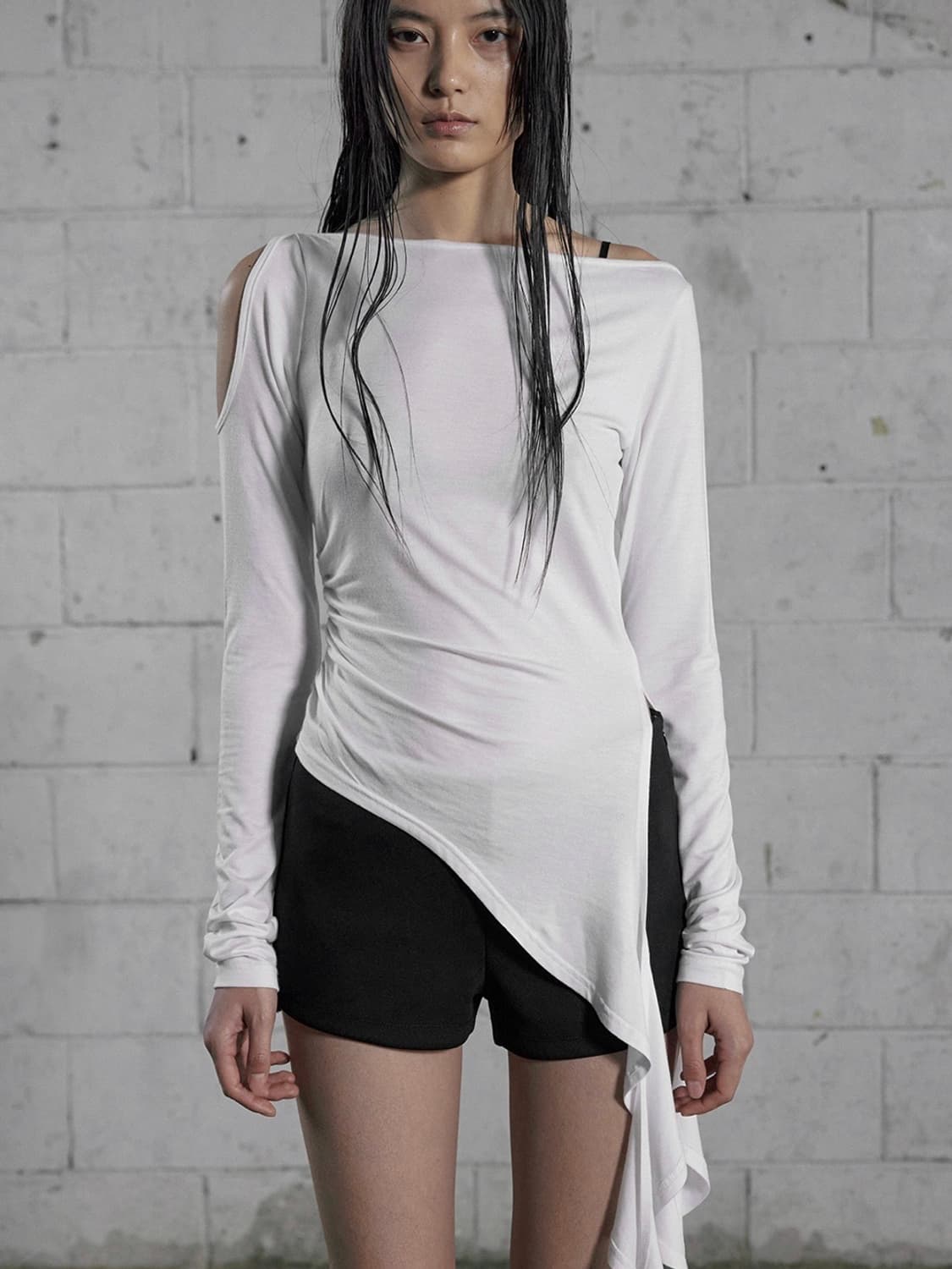 보헴서 드레이프 오프숄더 티 상품이미지2