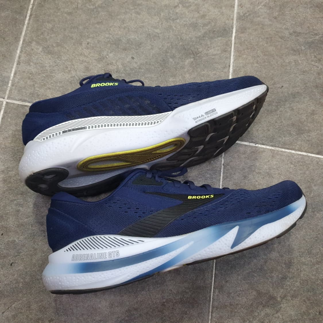 BROOKS 브룩스 아드레날린 GTS 24 남자러닝화(285) 상품이미지5
