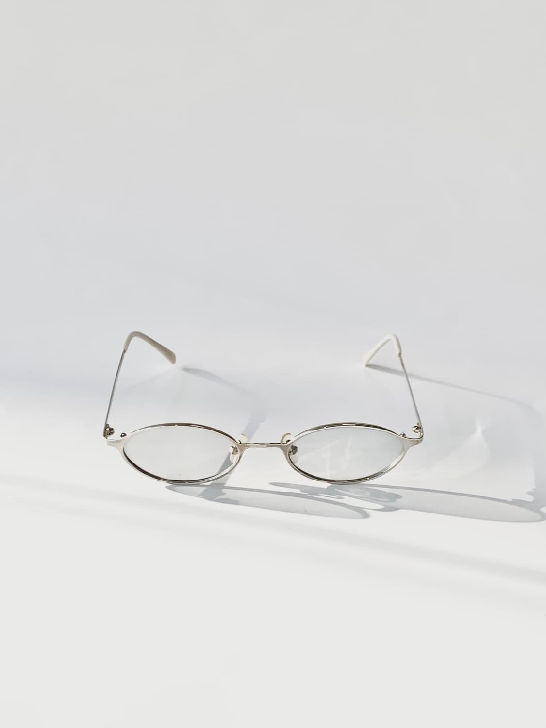 [픽키-487] 실버 틴 컬러 미니멀 메탈 오벌 안경 경량 미니멀 상품이미지3