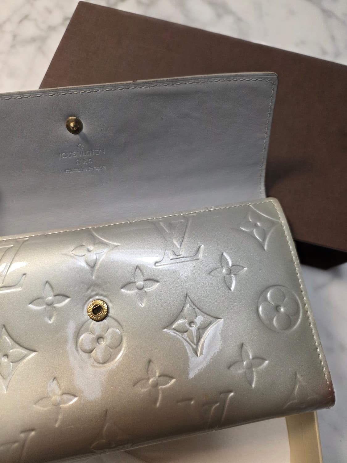 루이비통 베르니 은색 에나멜 장지갑 상품이미지2