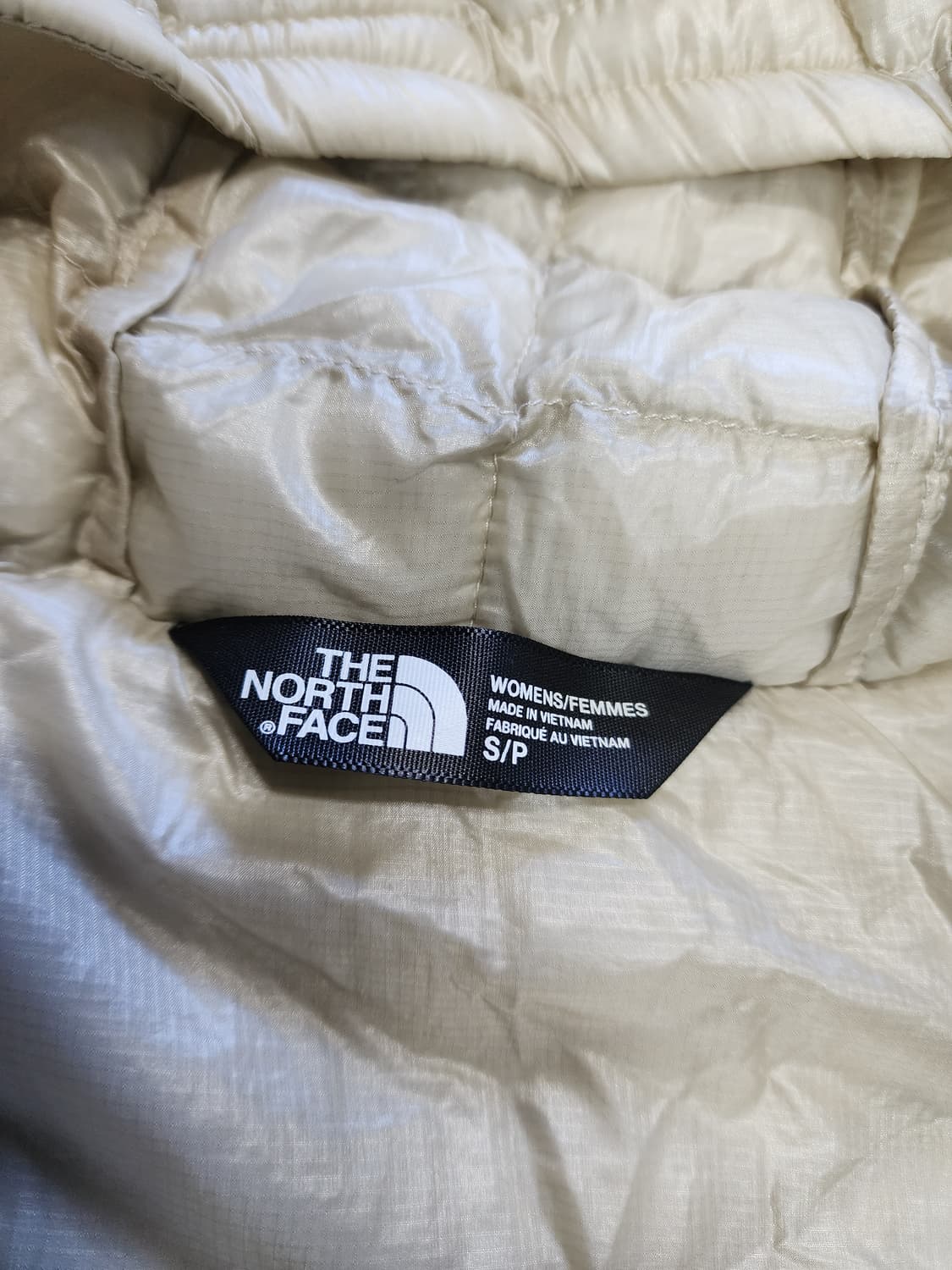 여성 노스페이스 후드 경량패딩 상품이미지2