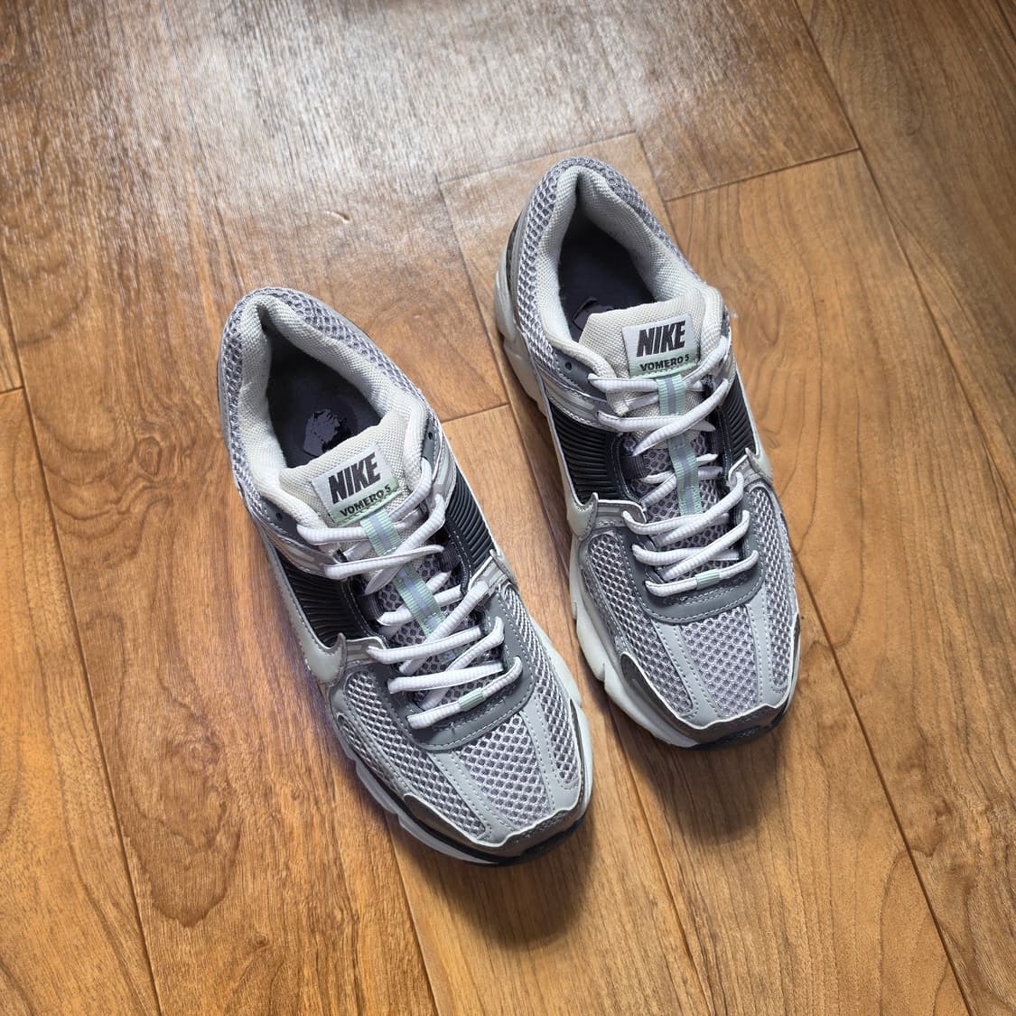 나이키 줌 보메로5  상품이미지4