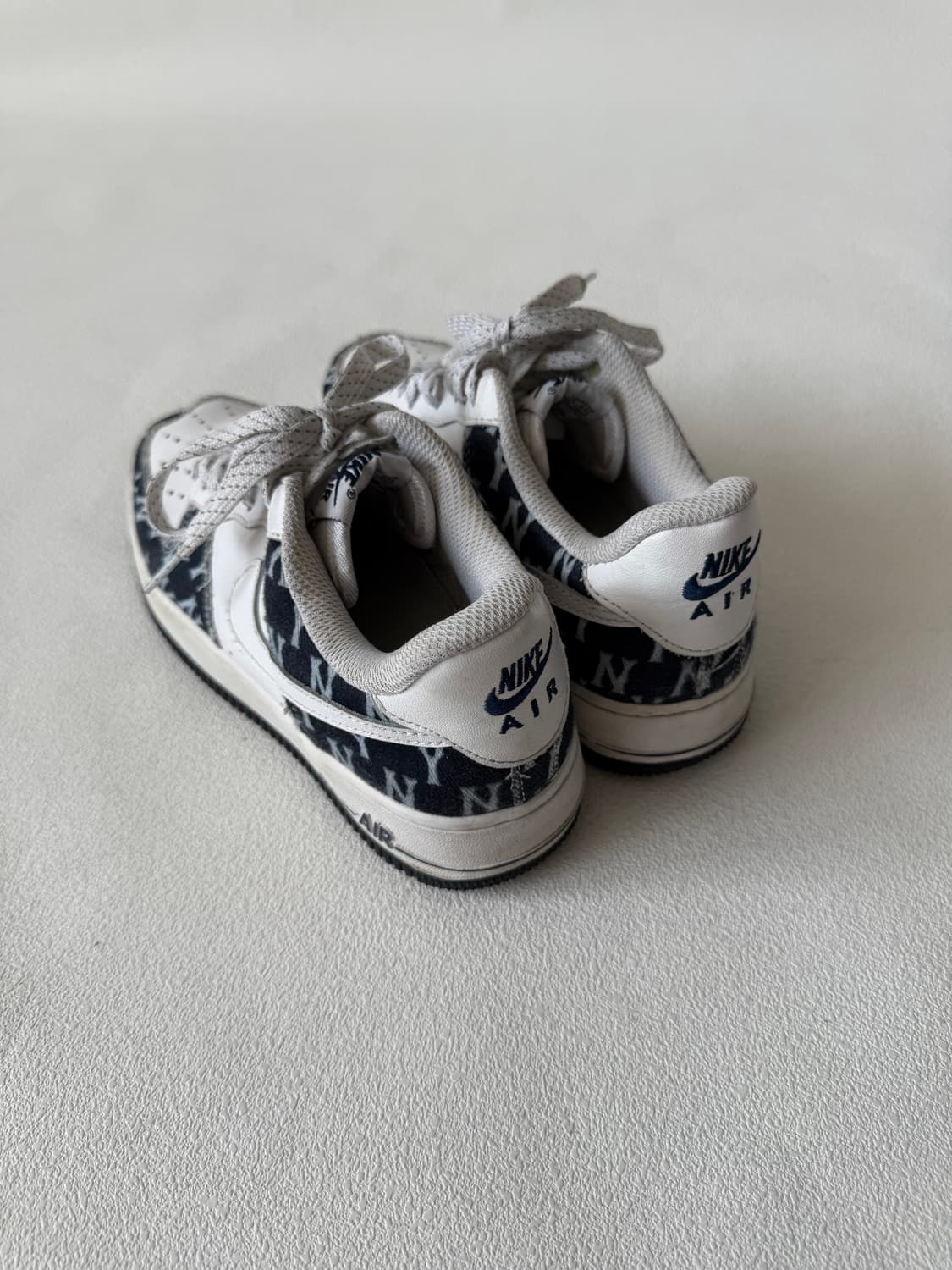 [235]나이키(NIKE) NY 모노그램 에어포스1 로우 상품이미지5