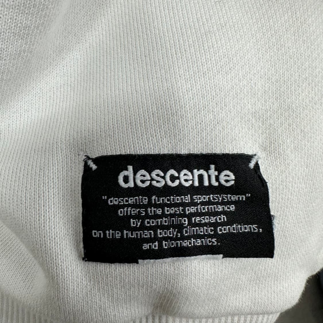 100 데상트 남자 루즈핏 맨투맨 상품이미지5