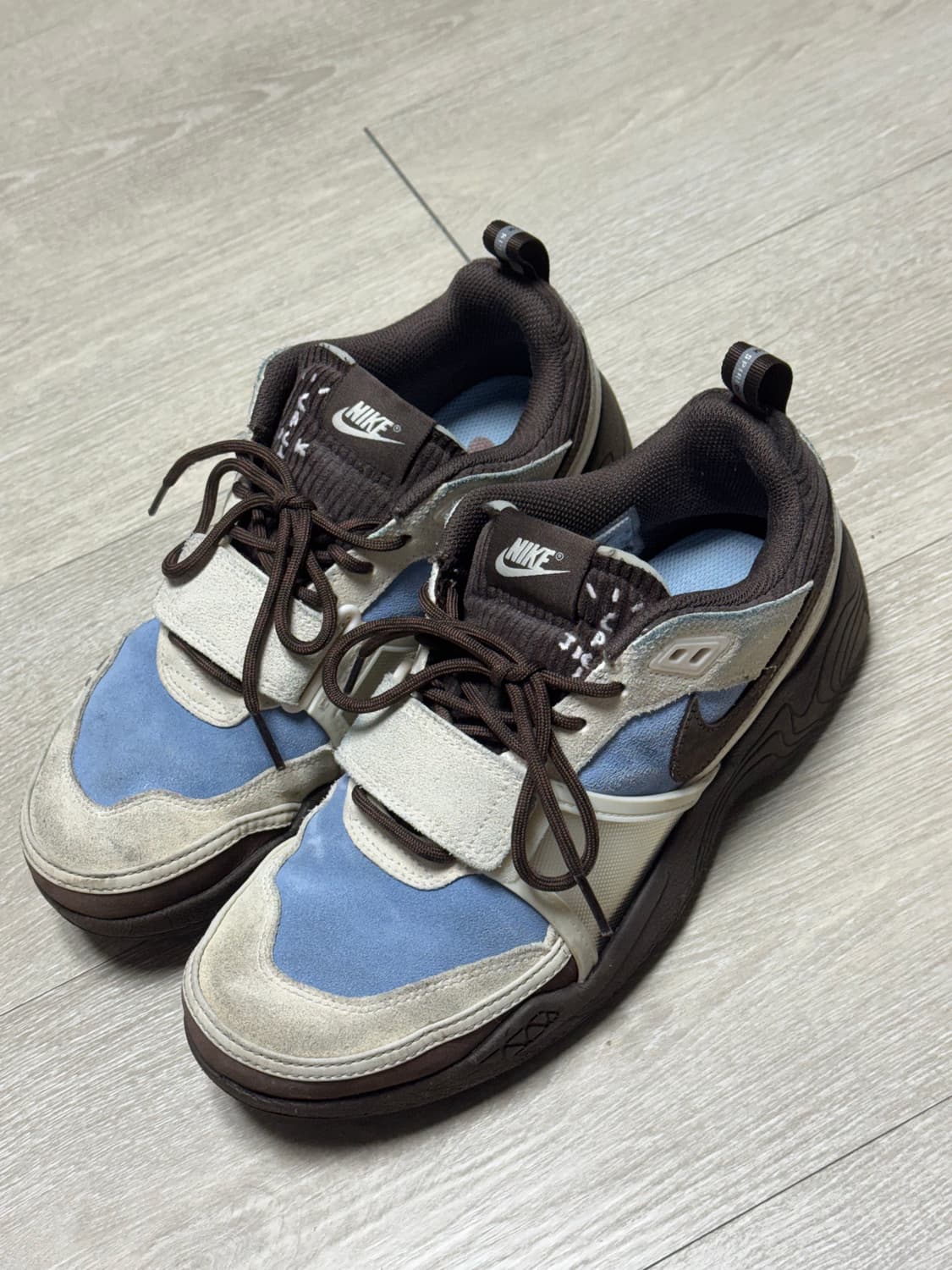 나이키 트레비스 스캇 줌 필드 잭스 260 상품이미지1