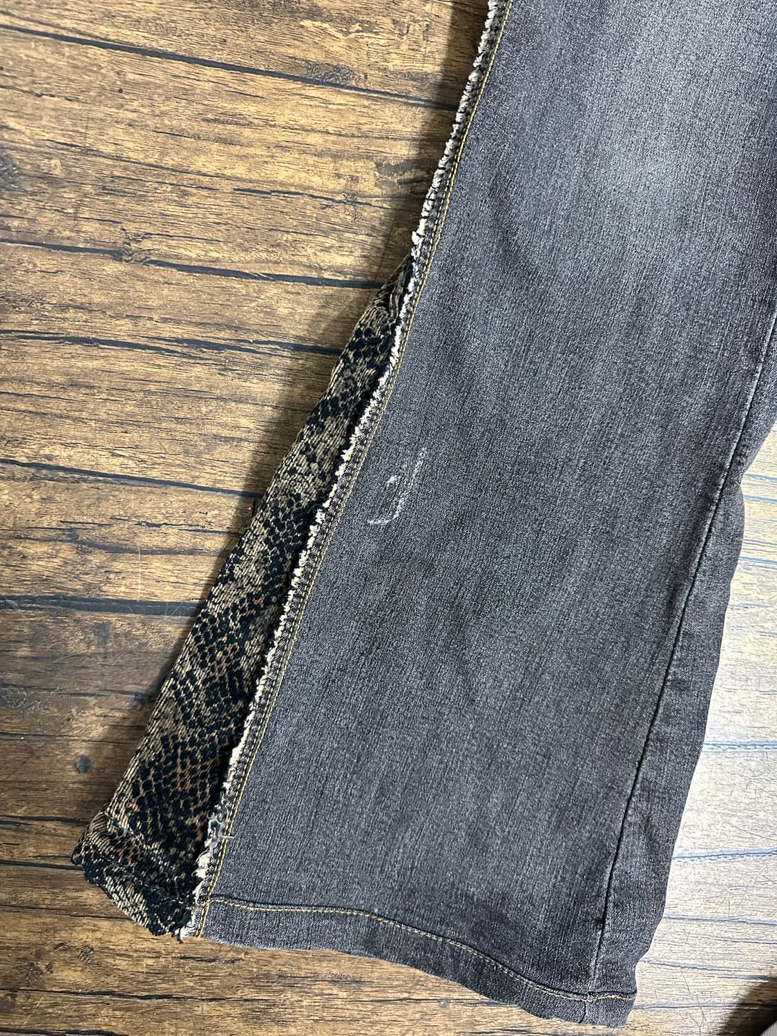 C.F.LINE 씨에프라인 스네이크 패턴 포인트 부츠컷 Y2K 31사이즈 상품이미지3