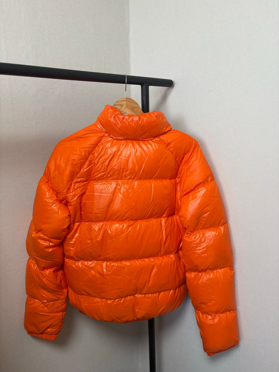 피레넥스 유광 주황색 패딩 상품이미지2