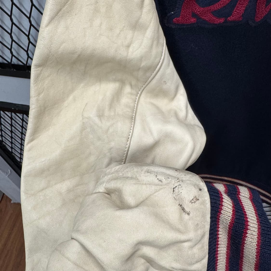 USA VTG 90s 빈티지 레더 바시티 자켓 베이지 네이비 배색 상품이미지9