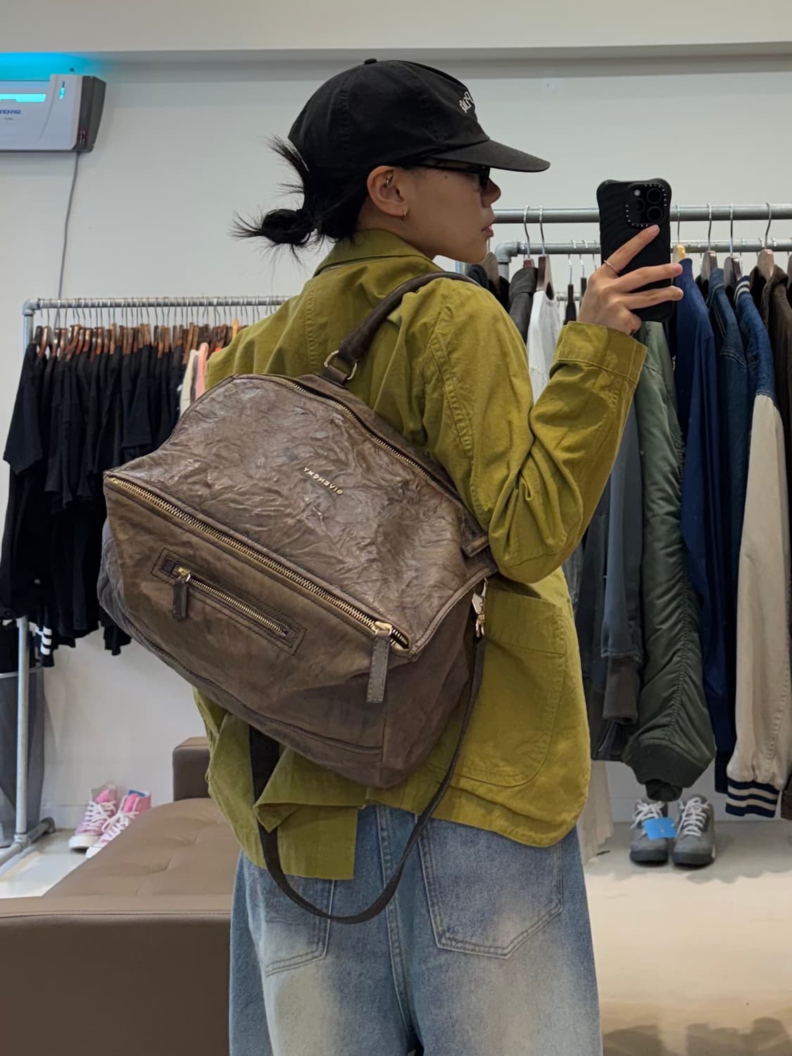 지방시 판도라 링클 레더 백 상품이미지9