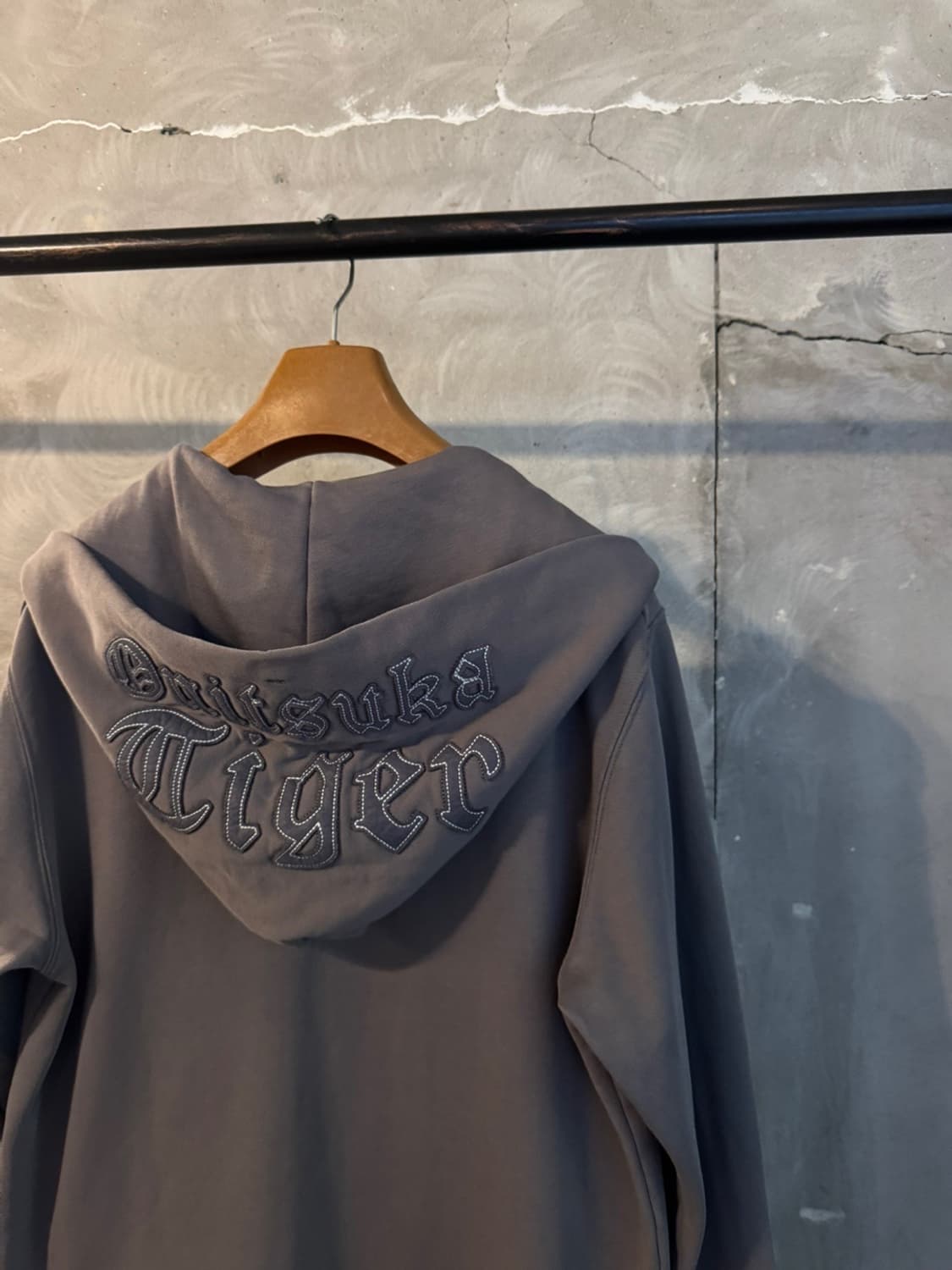 오니츠카 타이거 짚업 후드티 105 상품이미지9