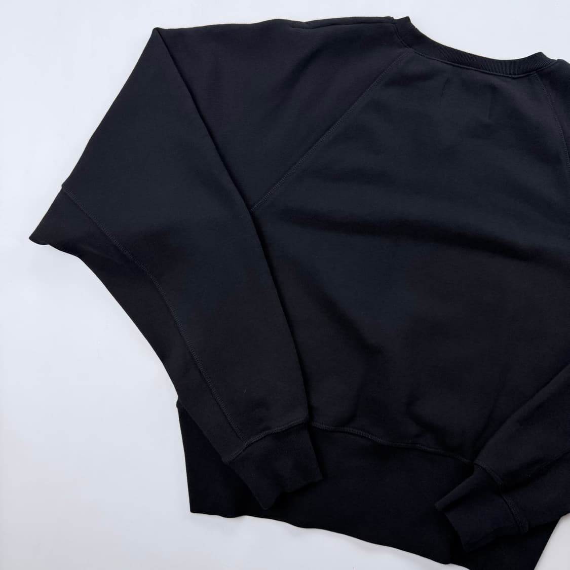 비비안웨스트우드 ORB 자수로고 크롭 맨투맨 상품이미지8