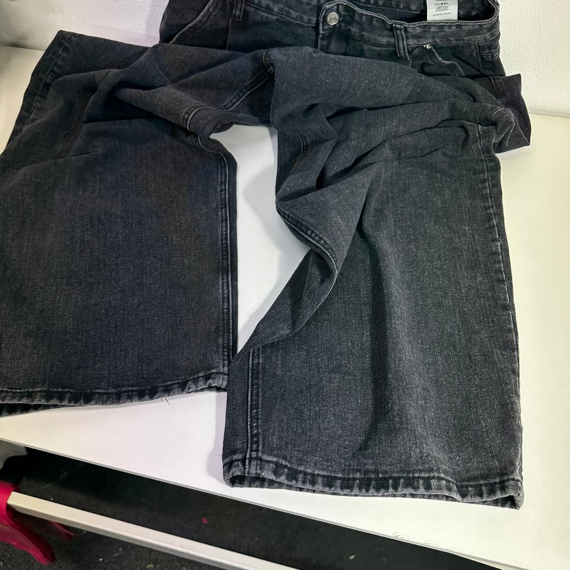 L 리테일 와이드핏 투턱 흑청 데님팬츠 상품이미지4