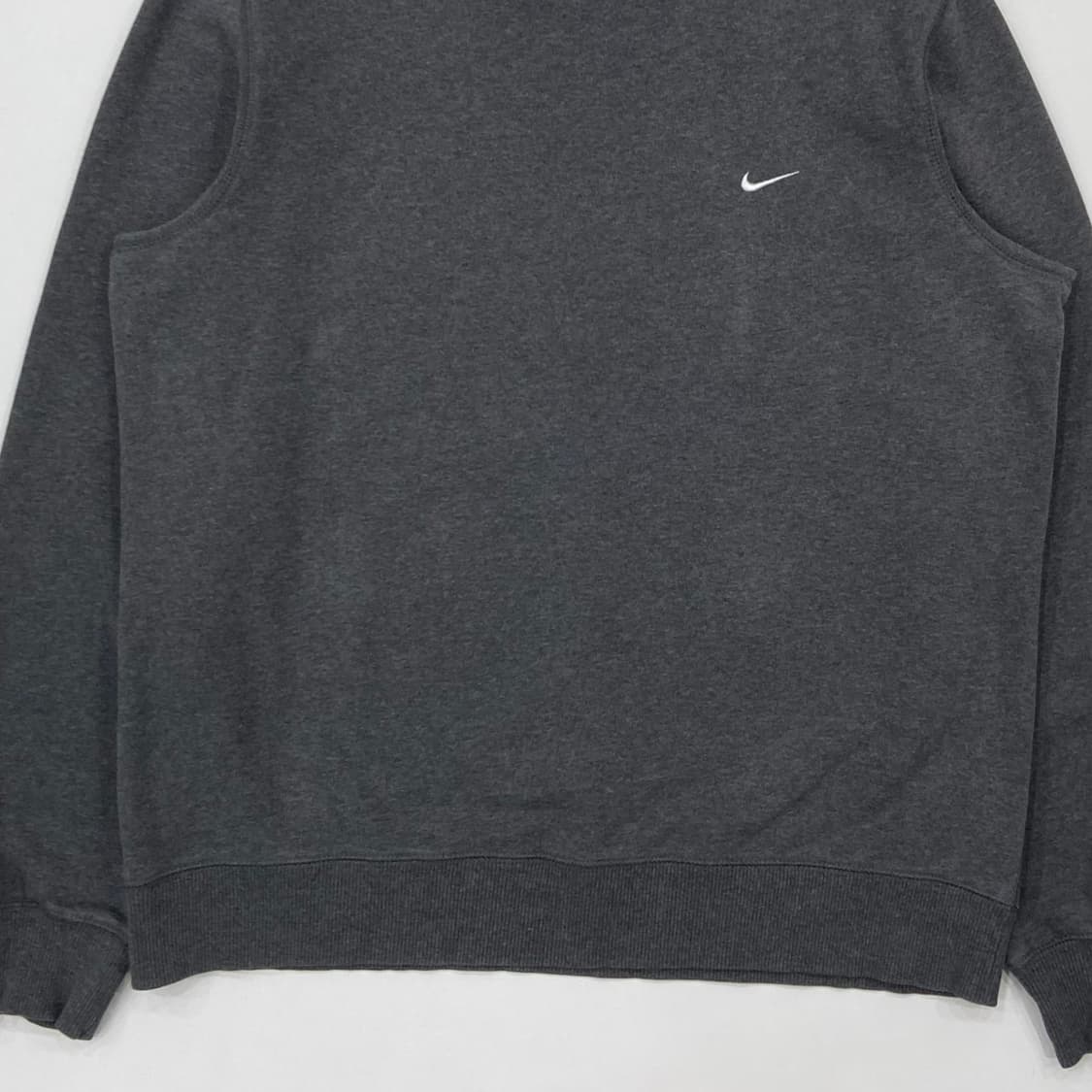 나이키 스우시 맨투맨 다크그레이 상품이미지5