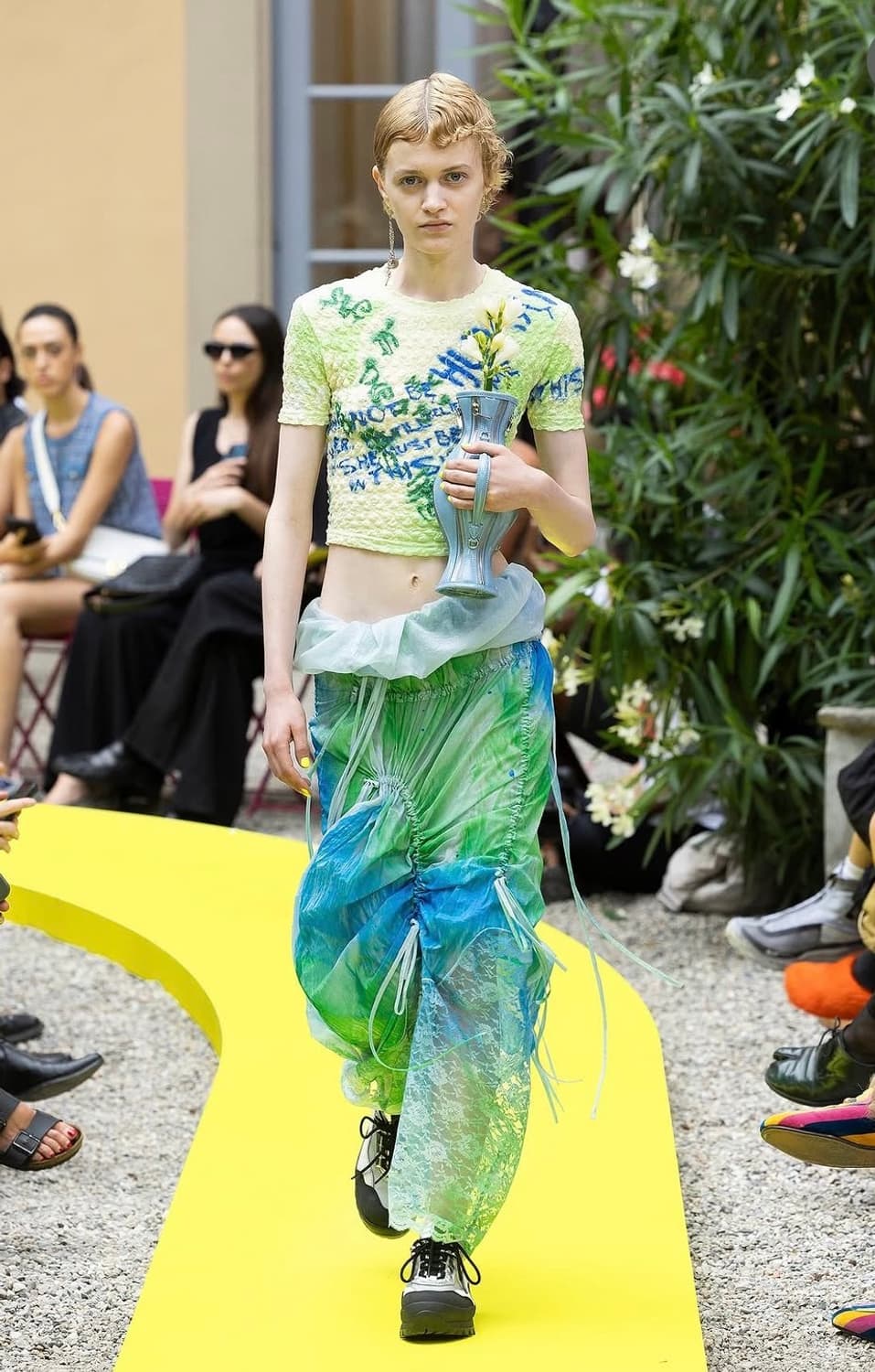 앤더슨벨 JENNY SPRAYED LETTERING T-SHIRT 상품이미지1