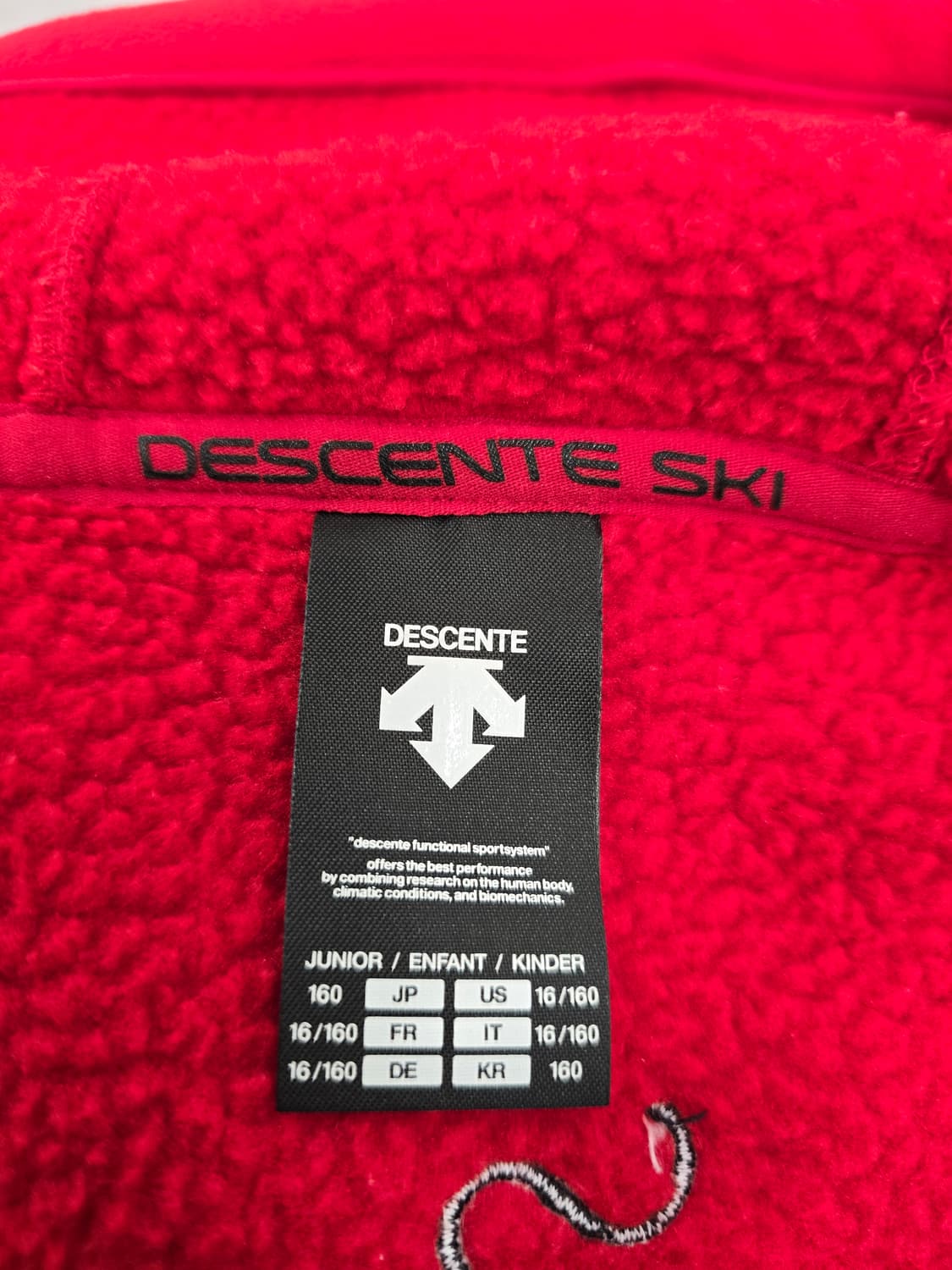 데상트 키즈 스위스 본딩 플리스 후드자켓.
싸이즈 160 상품이미지4