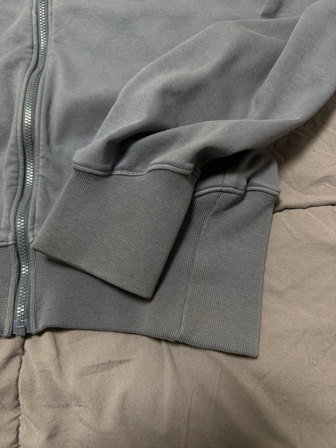 EE 누마레 후드집업 차콜 m사이즈 팝니다 상품이미지3