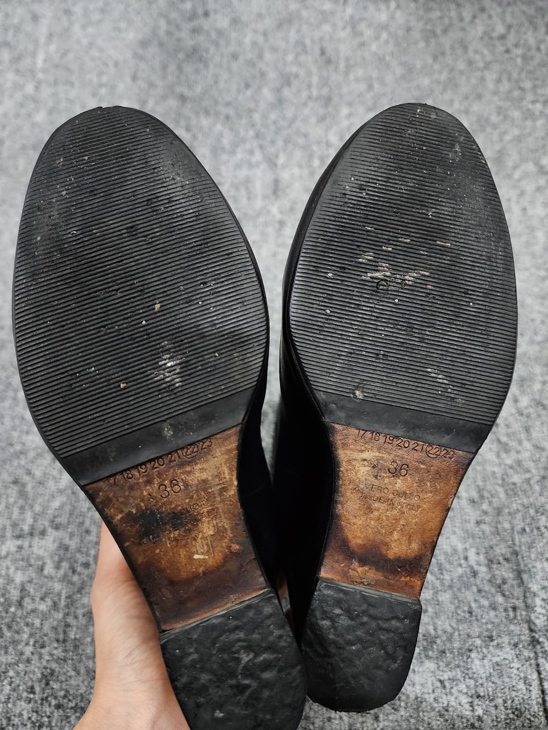 메종 마르지엘라 블랙 레더 컷아웃 웨지 앵클부츠 36 상품이미지9
