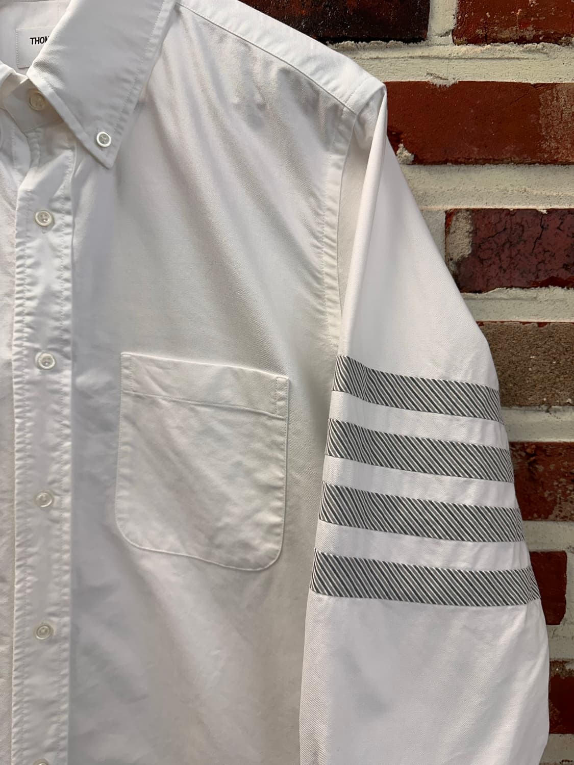 (3)톰브라운 24FW 사선완장 스트레이트핏 셔츠 상품이미지4