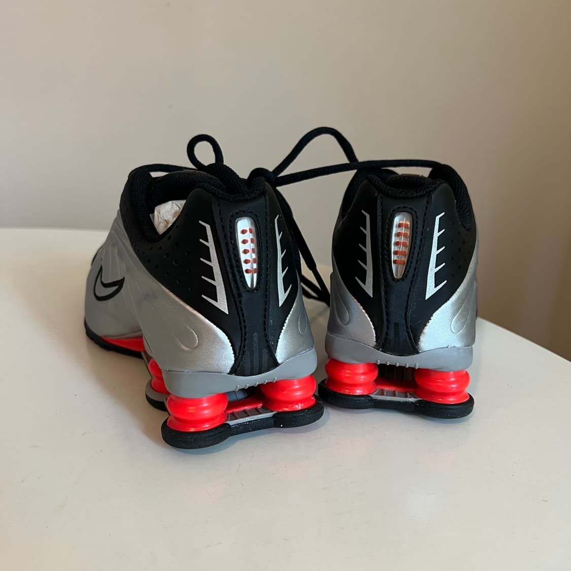 나이키 샥스 R4 메탈릭 실버 레드 상품이미지3