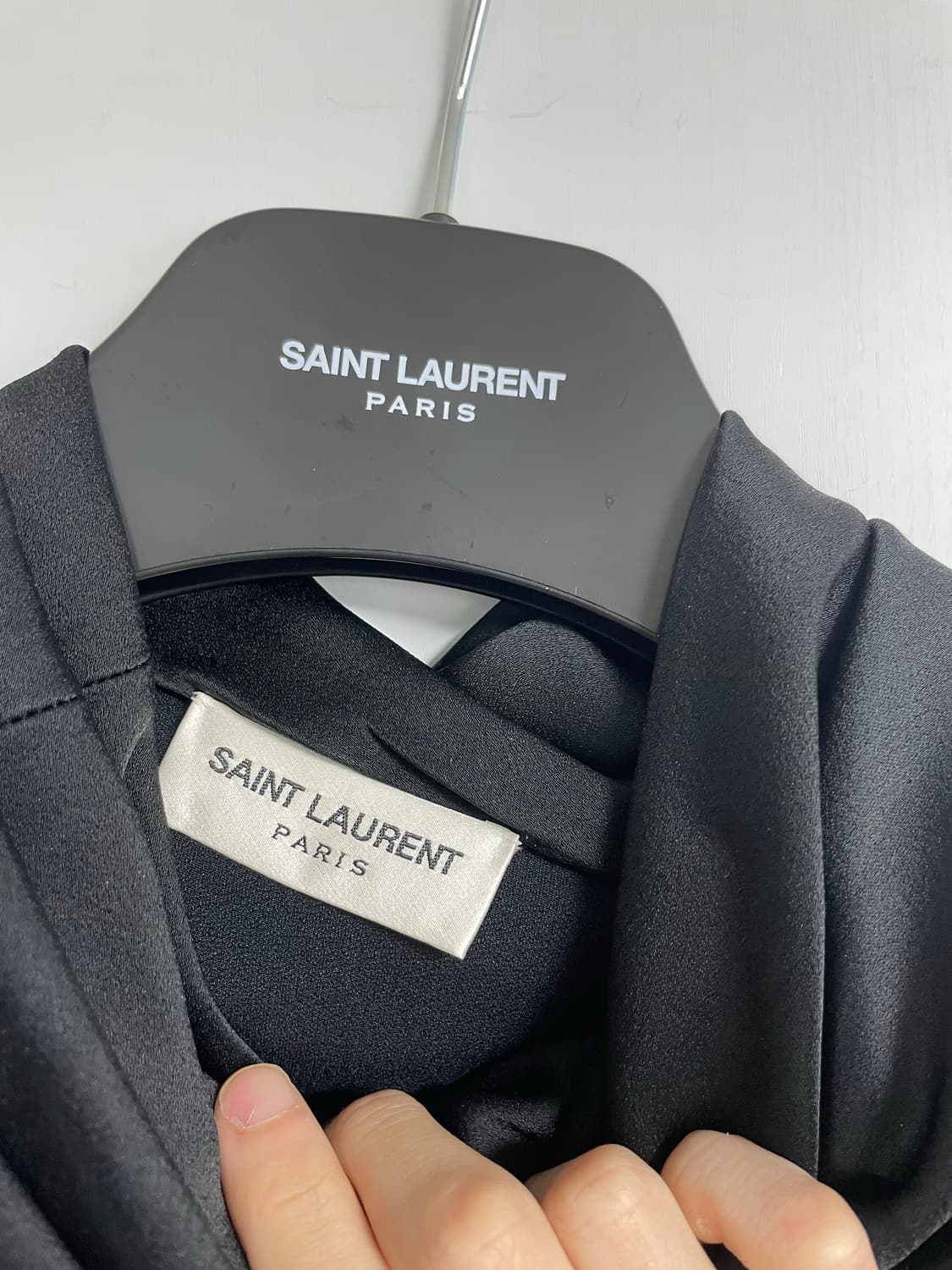 생로랑 23aw 새틴 탑 상품이미지7