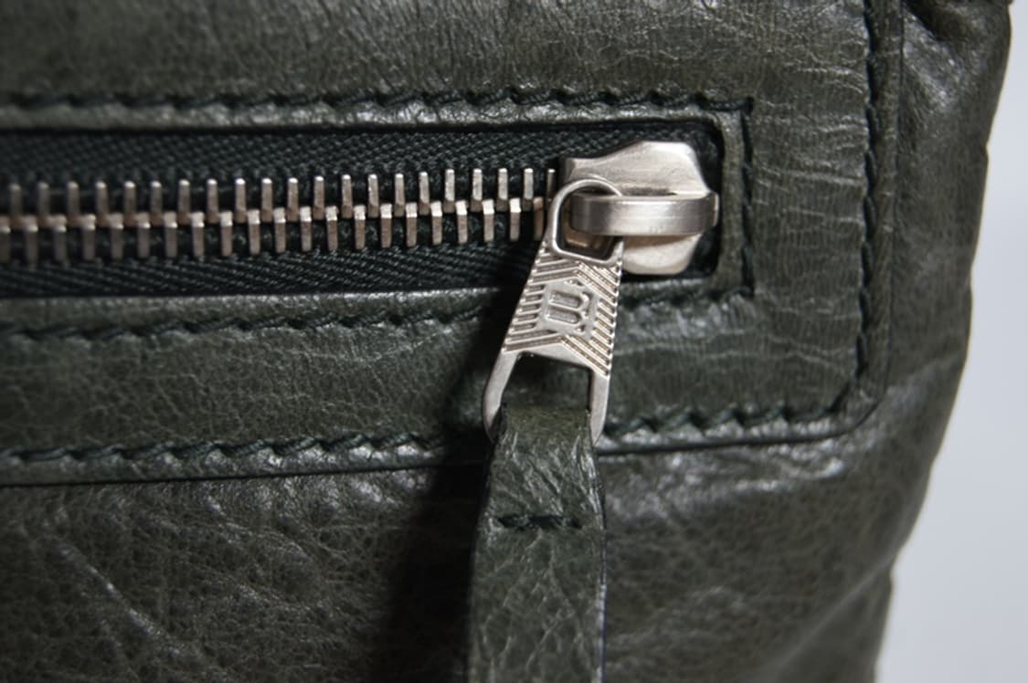 발렌시아가 멋스러운 가죽 클러치백 상품이미지5