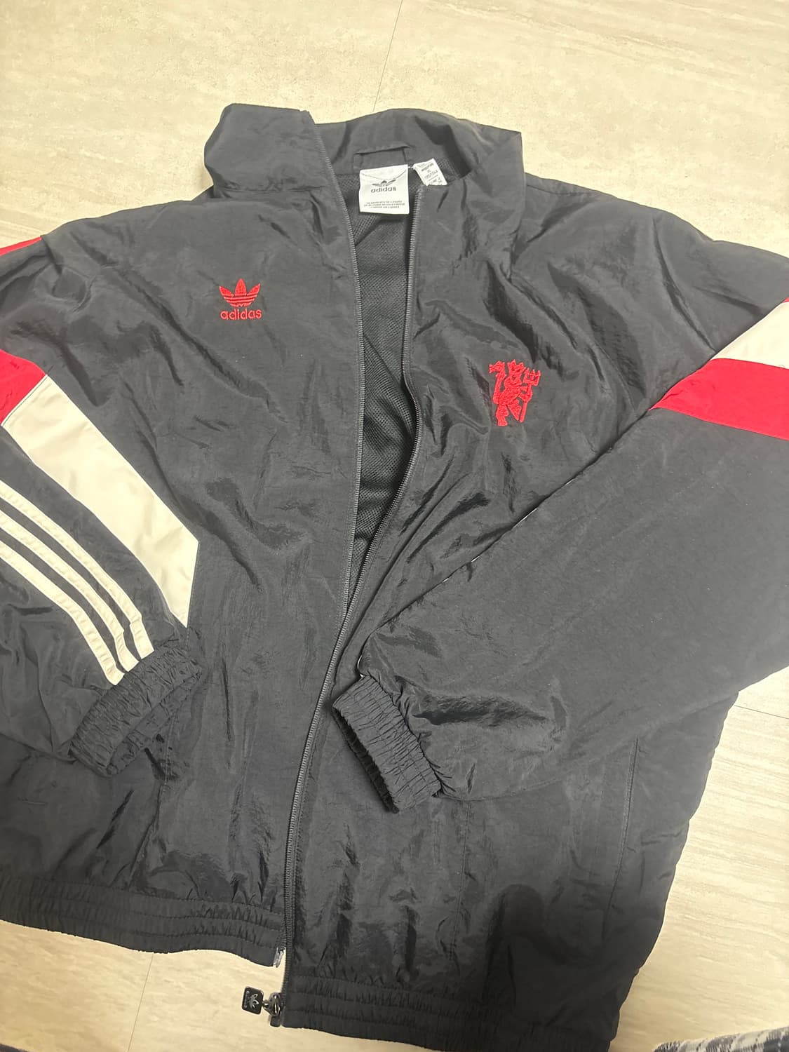 아디다스 맨유 바람막이 상품이미지2