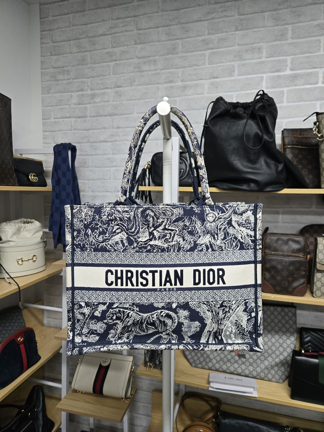 [A급컨디션]디올 트와일라잇 북토트백 미듐 상품이미지4