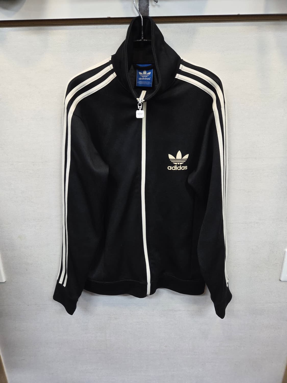 아디다스 유로파 트랙탑 져지 검흰 105 상품이미지1