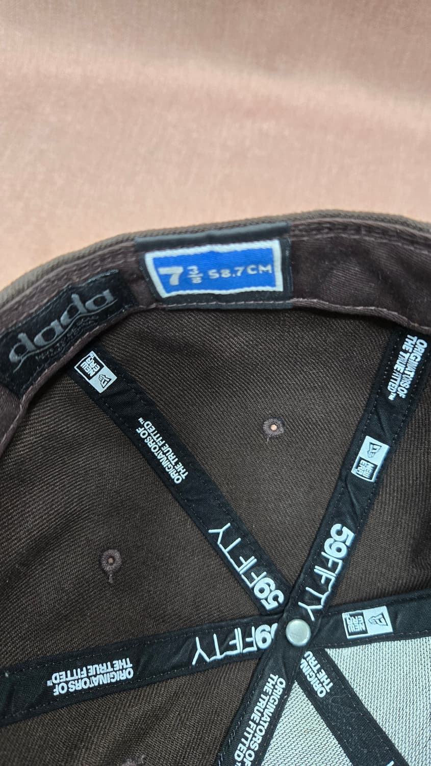 뉴에라 블랙/골드 스냅백 모자 58.7cm 상품이미지5