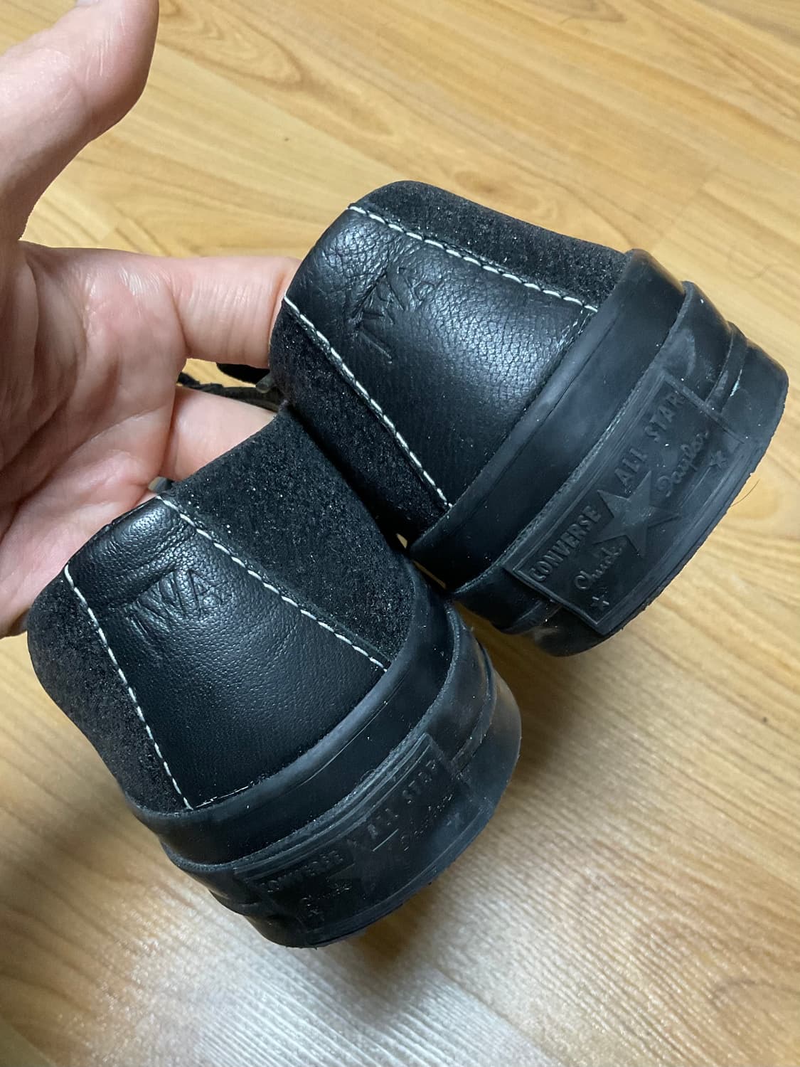 Jw앤더슨 컨버스 척 테일러 로우 글리터 블랙 상품이미지3