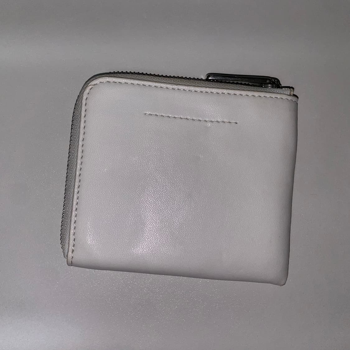 메종마르지엘라 화이트 MM6로고 코인 지퍼 상품이미지3