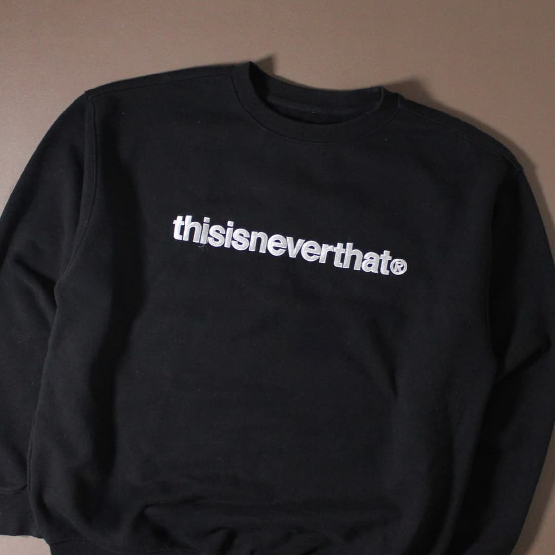  Thisisneverthat 디스이즈네버뎃 기모 블랙 맨투맨 상품이미지2