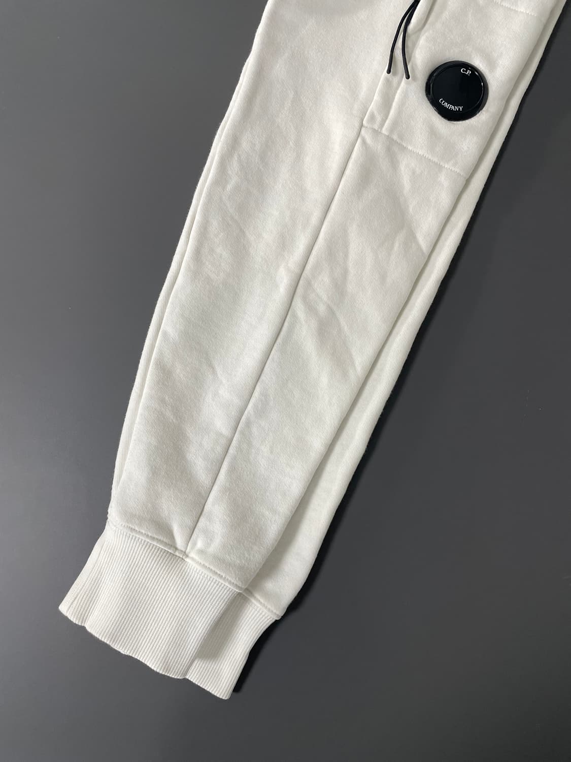 CP컴퍼니 다이애그널 레이즈 크루넥 렌즈 맨투맨 스웨트셔츠 상품이미지8