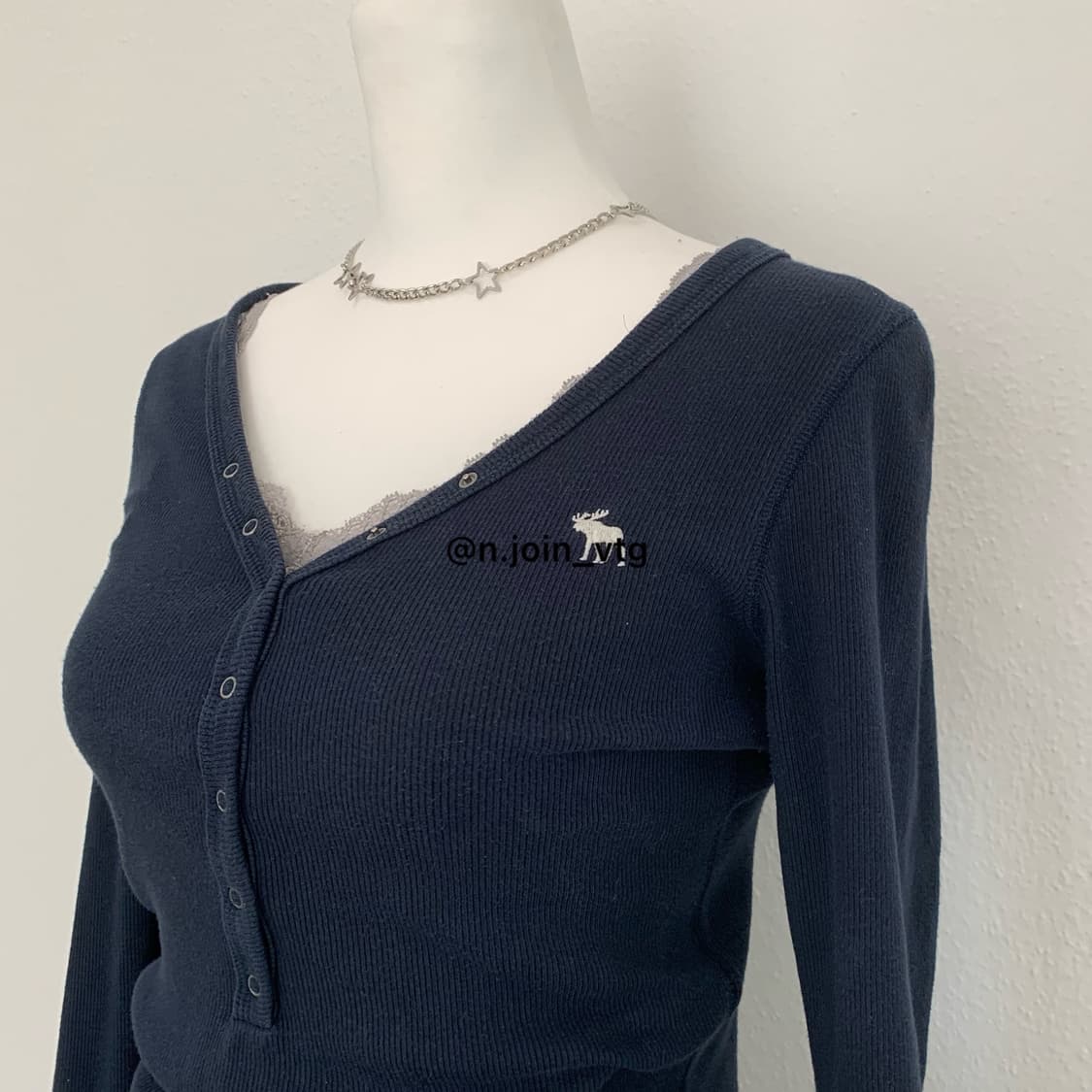 아베크롬비 헨리넥 네이비 롱슬리브 상품이미지2