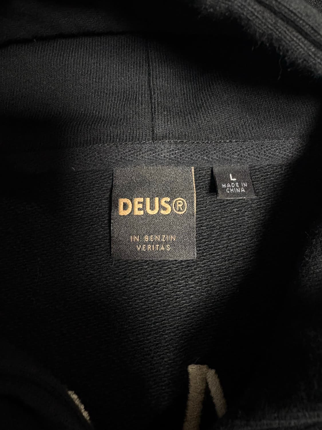 데우스 엑스 마키나 서포터 후드집업 상품이미지2