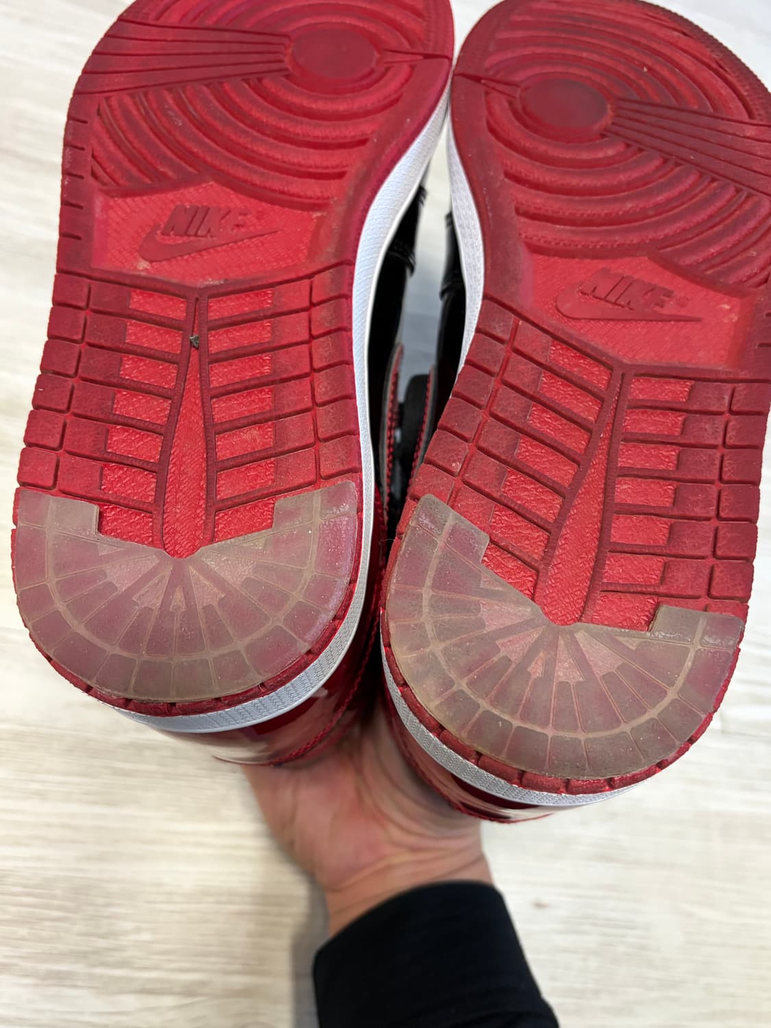 조던 1 레트로 하이 OG 페이턴트 브레드 270 상품이미지7