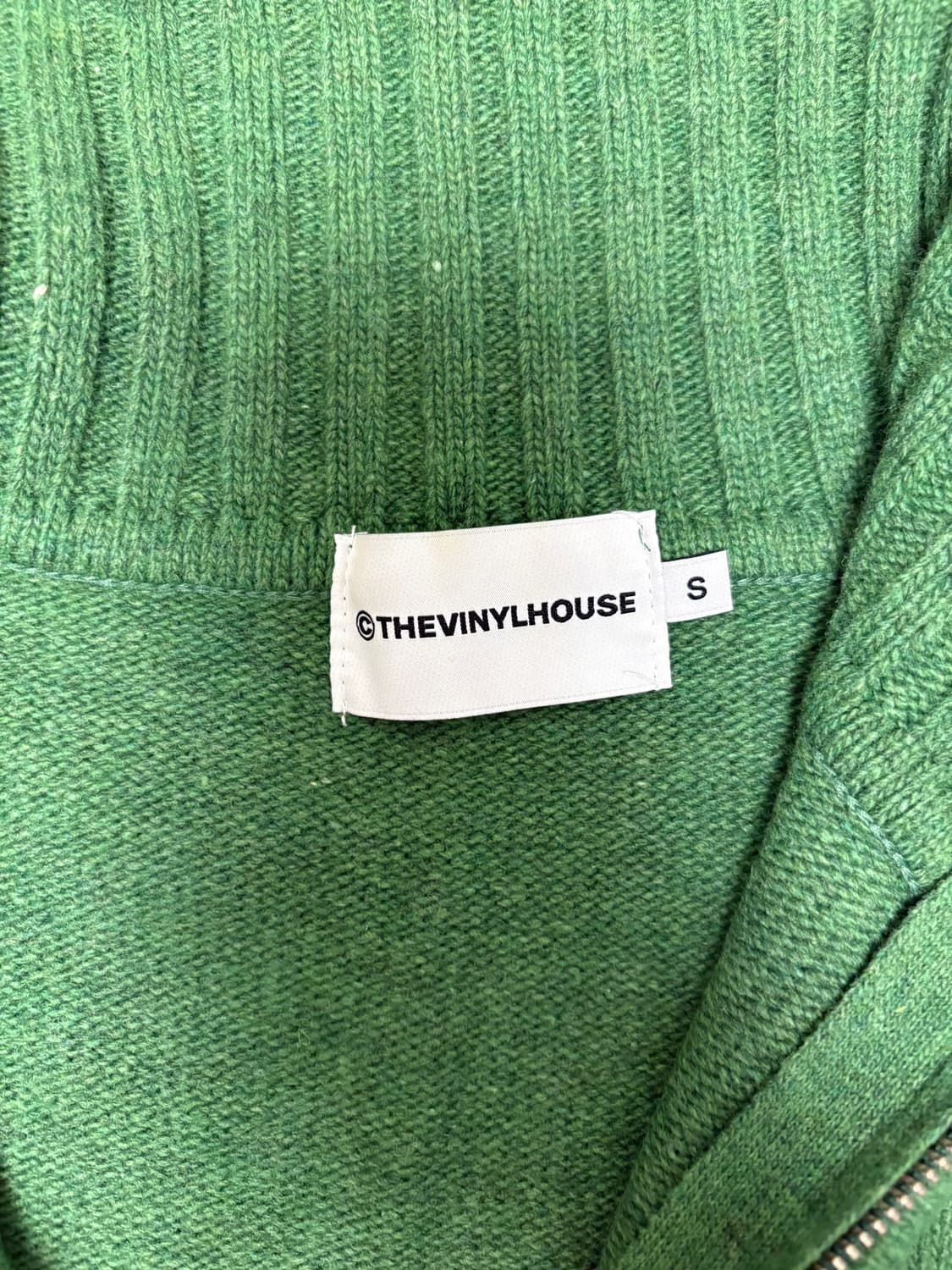 더바이닐하우스 니트집업 상품이미지4