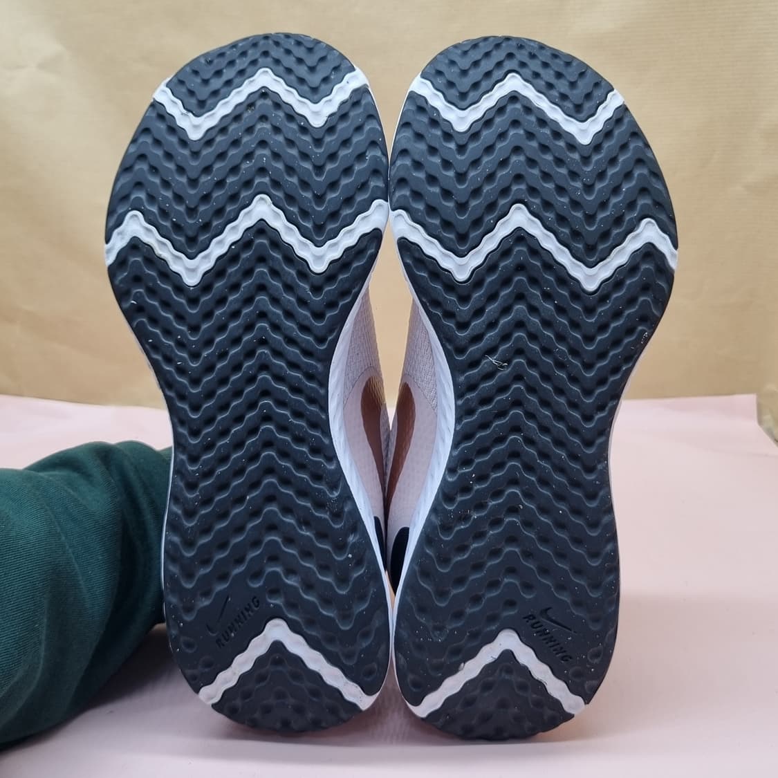 나이키 레볼루션5 운동화245 상품이미지3