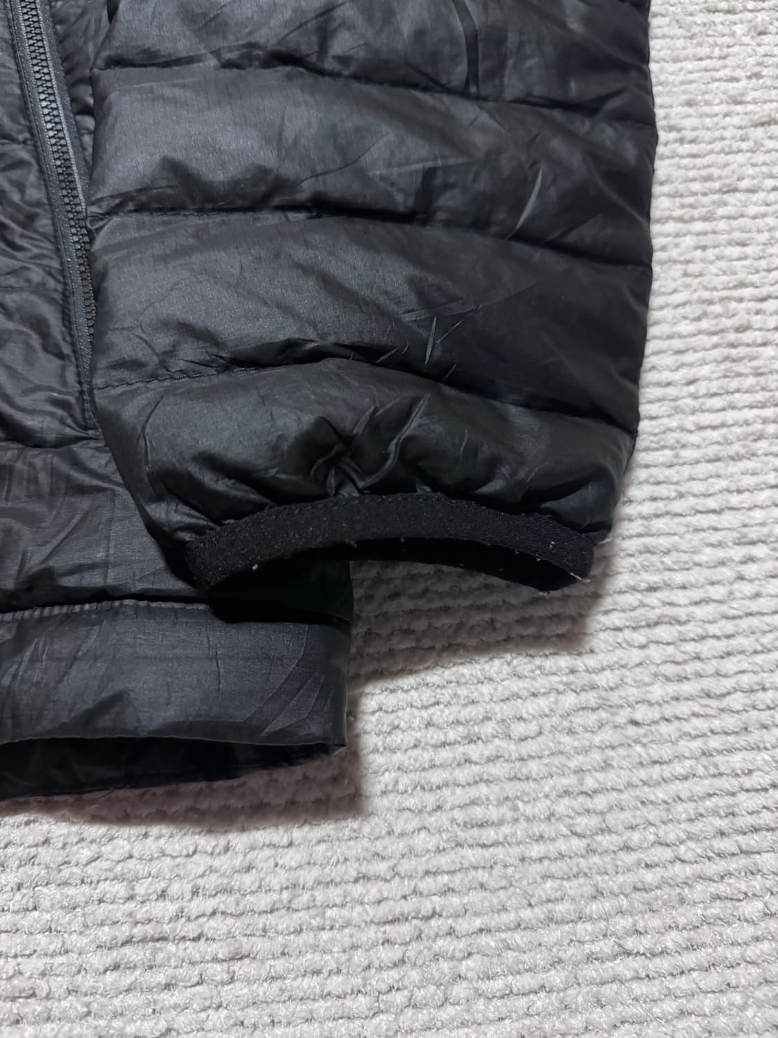 파타고니아 구스다운 경량 패딩 블랙 M 상품이미지2