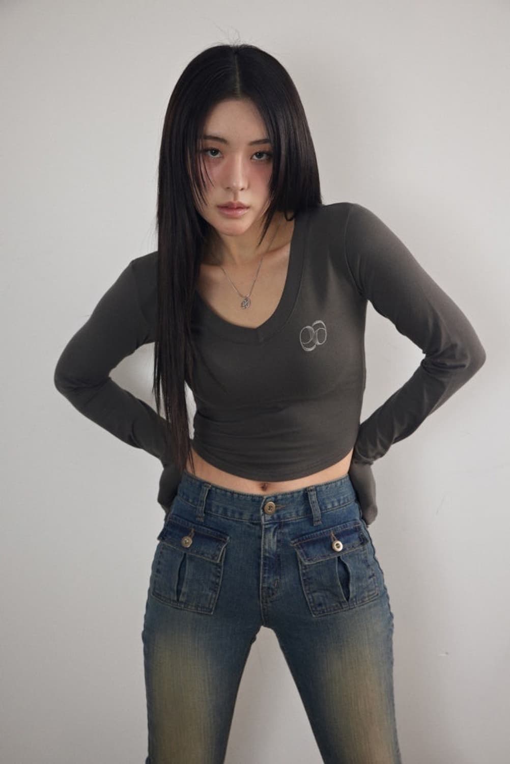 애즈온 슬린 브이넥 티 브라운 상품이미지1