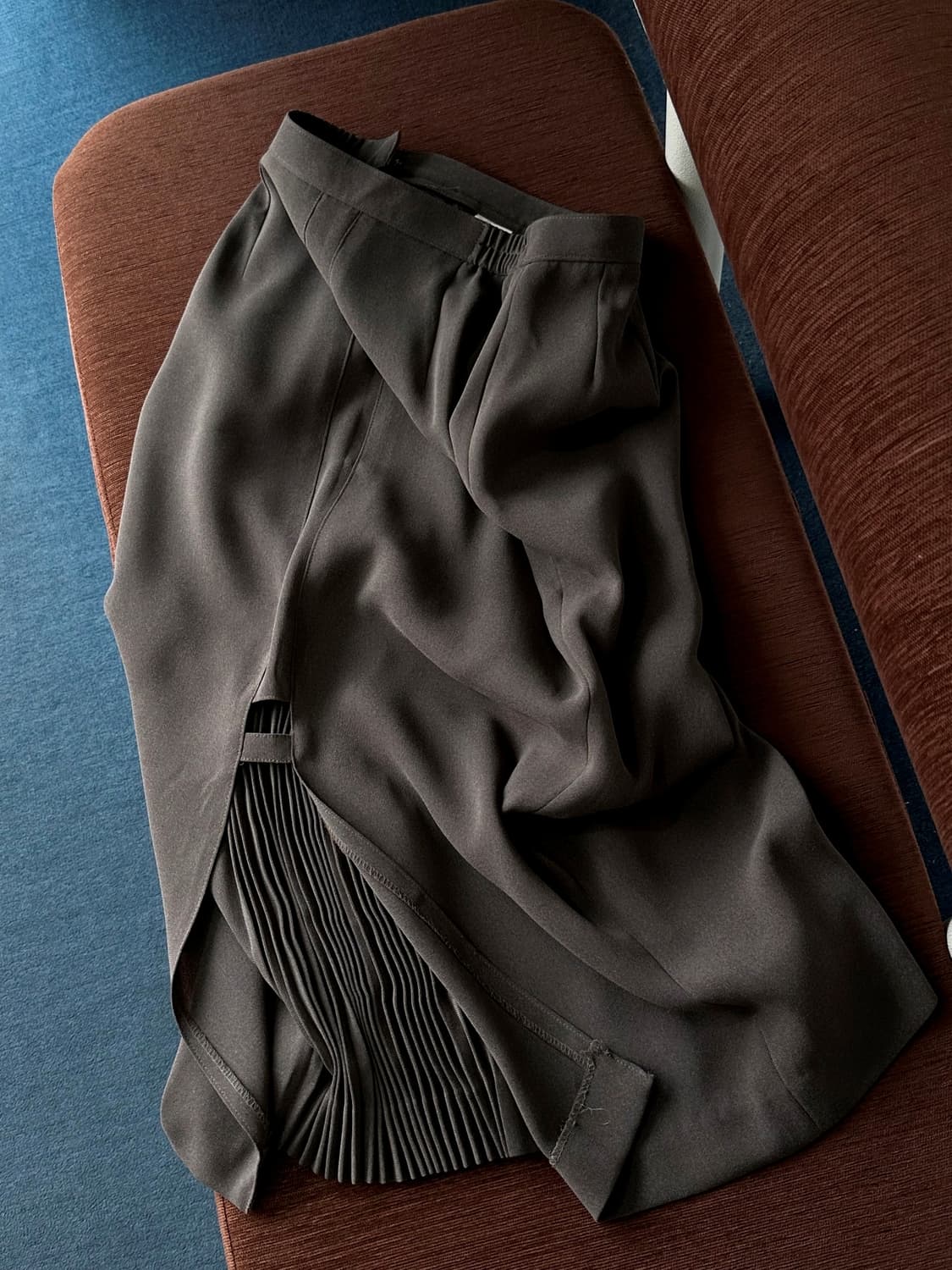 Back slit design long skirt 상품이미지1