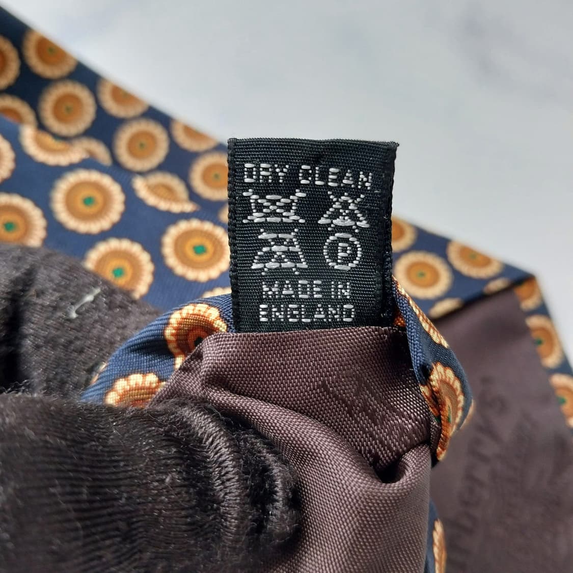 버버리 실크 네이비 플라워 패턴 넥타이 9.8cm A+등급 K2569
 상품이미지9